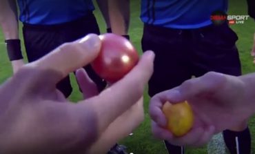 ËSHTË BËRË VIRALE/ Kapitenët përplasin vezët për të nisur topin e parë (VIDEO)