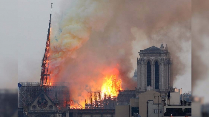 ZJARRI SHKATËRRUES NË “NOTRE-DAME”/ Prokuroria e Parisit nis hetimet