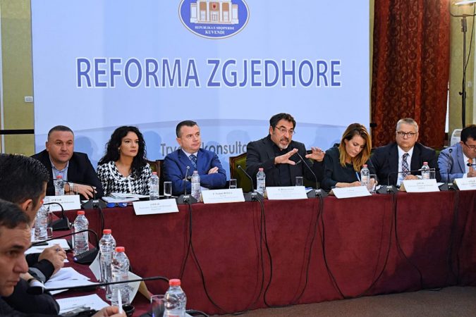 NDRYSHON FORMULA/ Komisioni i Reformës Zgjedhore me 10 anëtarë (EMRAT)