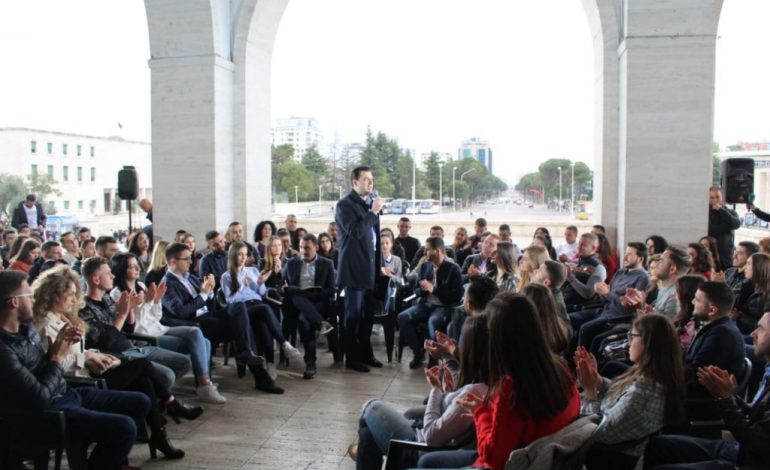 “MË BESONI…”/ Basha: Kur unë të bëhem kryeministër, paratë s’do i ndaj me oligarkët, por..