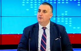 “BRAVO ATYRE QË I DOGJËN”/ Kandidati i PD që pranoi mandatin, mendonte NDRYSHE 1 muaj më parë (POSTIMI)