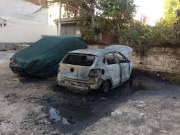 “TRONDITET” ELBASANI/ Digjen dy makina pranë policisë, identifikohet autori (EMRI+FOTO)