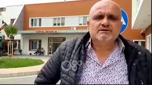 E PAZAKONTË/ Gruaja tenton të shtypë me makinë burrin. Djali…