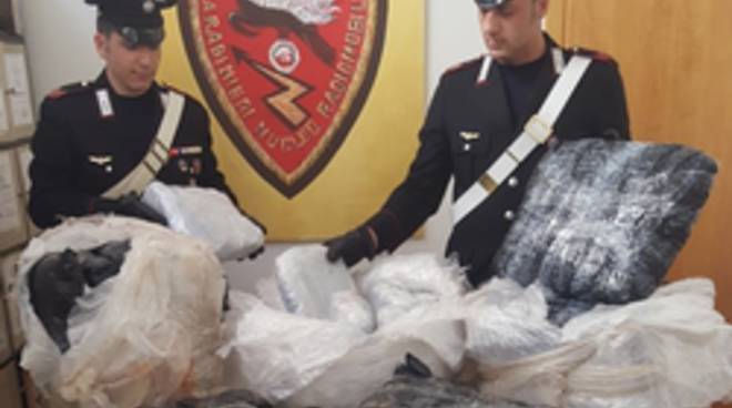 TRAFIK DROGE E KLANDESTINËSH/ Shqiptarja në aeroportin e Londrës zbuloi bandat (FOTO)