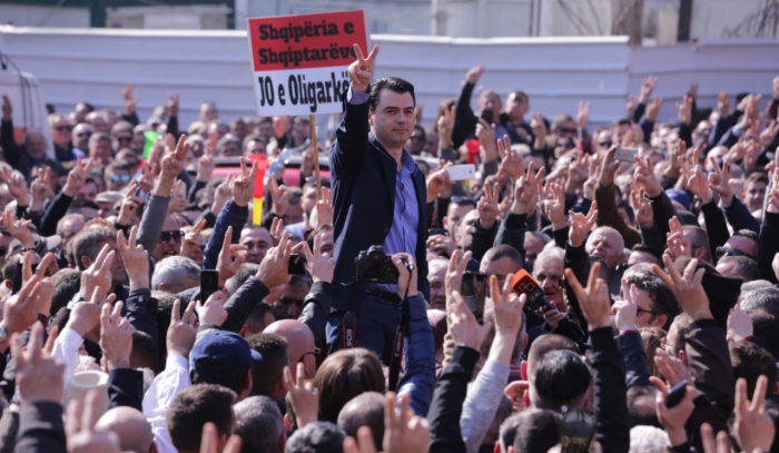 MAZHORANCA NË SEANCË PLENARE/ Opozita proteston sot jashtë parlamentit