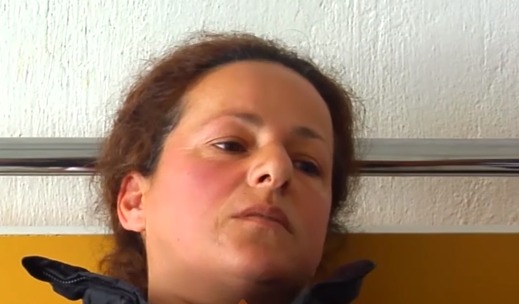 “HELMOHEN ANËTARËT E NJË FAMILJEJE…”/ 38-vjeçarja rrëfen tmerrin: Vijnë shpesh në fshat, nga dëshira që kemi…