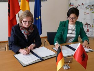 30 QERSHORI/ Ambasadorja gjermane, apel PD e LSI: Të marrin pjesë të gjitha partitë në zgjedhjet vendore