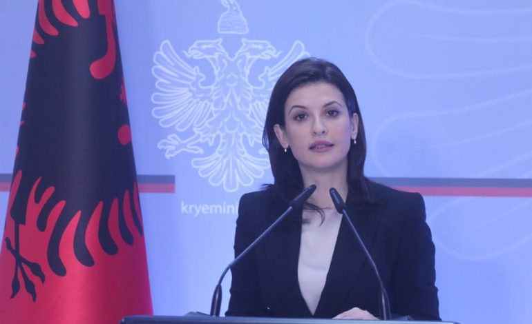 PROTESTA/ Ministrja Gjonaj: Dhuna e papranueshme, të hetohen përgjegjësit