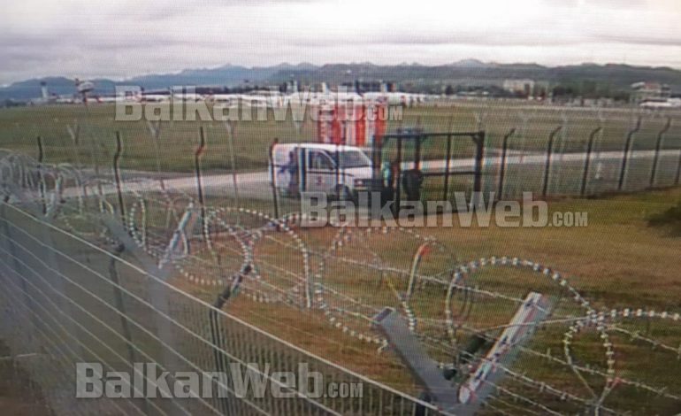 GRABITJA E RINASIT/ Dalin PAMJET: Si hynë grabitësit në pistë për 60 sekonda