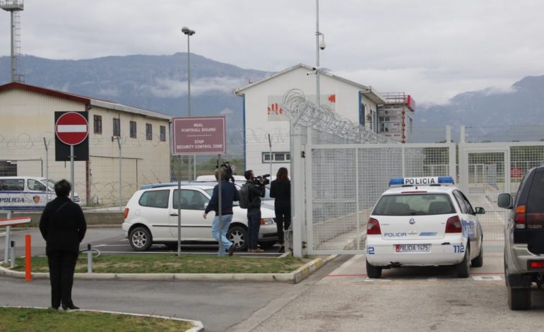 GRABITJA NË RINAS/ Dosja shkon tek Krimet e Renda. Merret në pyetje përgjegjësi i…