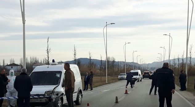 GRABITJA 2 MILION EURO NË RINAS/ Vdes roja i parave në makinën e blinduar