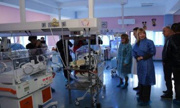 CREDINS dhuron inkubatorë për Spitalin Universitar Obstetrik-Gjinekologjik “Koço Gliozheni”