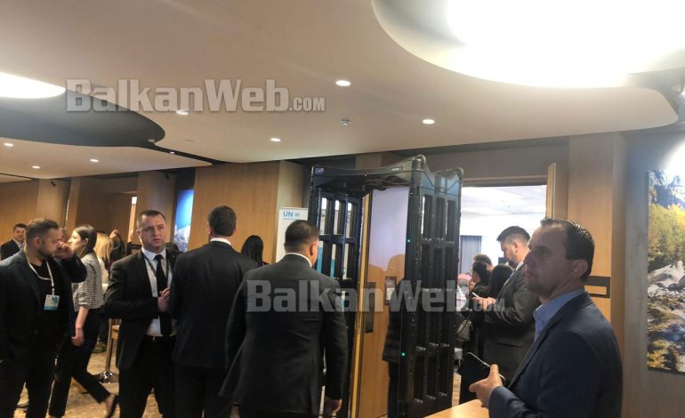 INCIDENT DIPLOMATIK NË TIRANË!/ Delegacioni serb nuk pranon të ulet në një tryezë me homologët nga Kosova