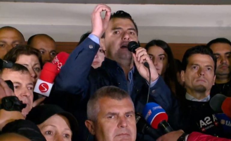 PASI MBYLLI PROTESTËN/ Basha nuk i ndahet “himnit”, por ruhet nga stonimi