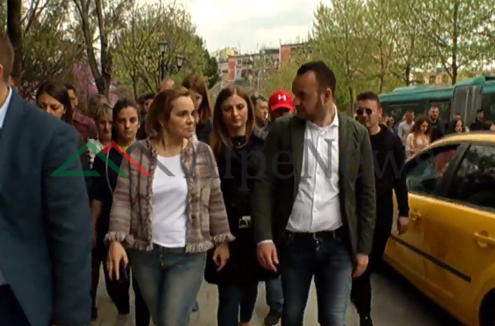 “TË PANDASHËM”/ Opozita “zhvendos” protestën, Klevis Balliu “zëvëndëson” Bashën dhe qendron krah Kryemadhit