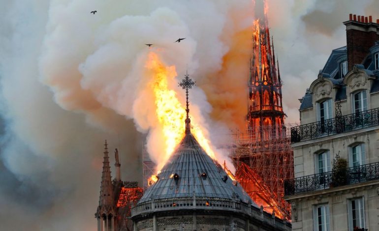 HERA E PARË PAS 216 VITESH/ Mesha e Krishtlindjeve këtë vit nuk do të mbahet në “Notre Dame”