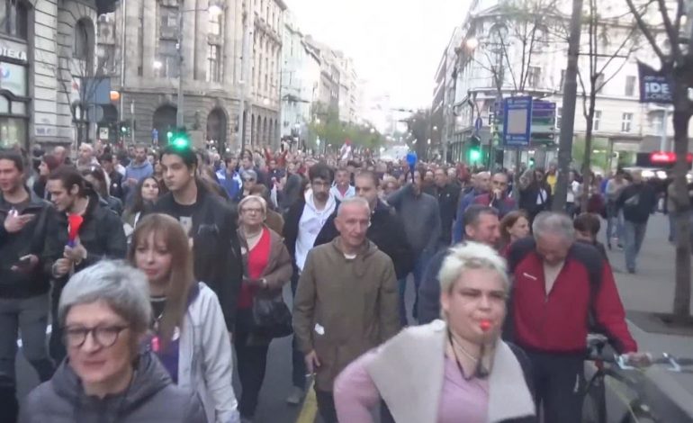 PROTESTAT ANTIQEVERITARE NË BEOGRAD/ Paralajmërohet përshkallëzimi më 13 prill