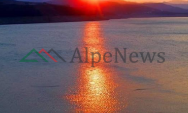 MOZAIK NGJYRASH/ Pamjet fantastike nga perëndimi i diellit në Liqenin e Kukësit
