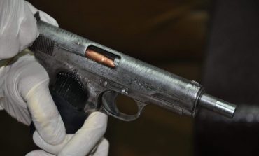 I BËNTE TË "FORTIN" POLICISË/ Nëpër qytet me pistoletë me plumb gati për t’u shkrepur, arrestohet... (FOTO)