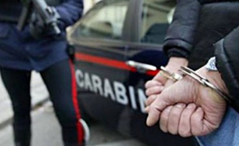 NË PRANGA I RIU SHQIPTAR/ Hodhi kokainën për t’i shpëtuar policisë, 28 vjeçari tentoi të…