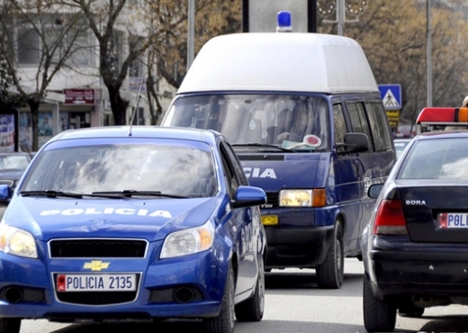 VRASËSI I 5 PERSONAVE/ I vihet tritol në banesë djalit të të ekzekutuarit nga policia, ngjarja e rëndë…