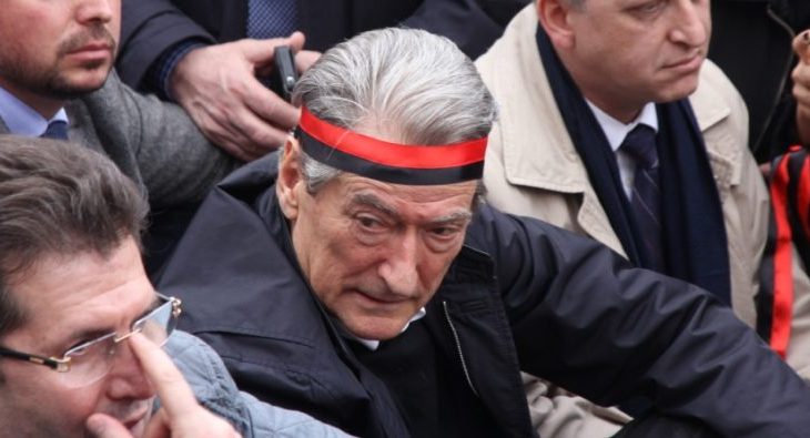 NUK SHKON NË PROTESTË/ Sali Berisha “lë në baltë” mbështetësit si Basha, por bën 9 postimet nga FB e tij