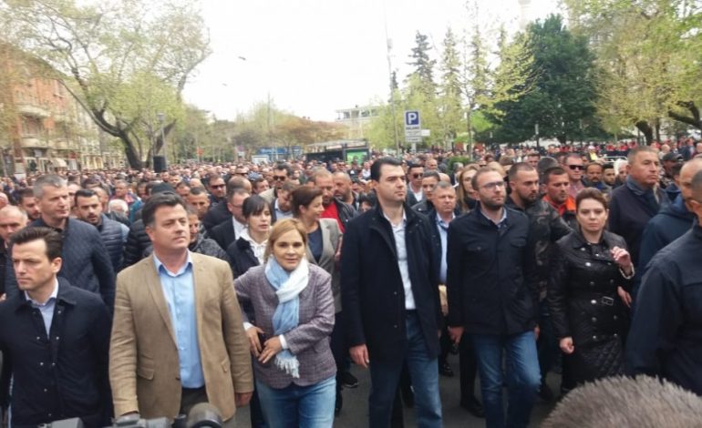 BASHA IKËN NË GJERMANI/ Protestën sot ua lë në dorë të rinjve të FRPD