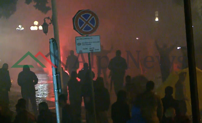 PROTESTA E OPOZITËS/ 2 gra shfaqin probleme, ambulanca i mer me urgjencë