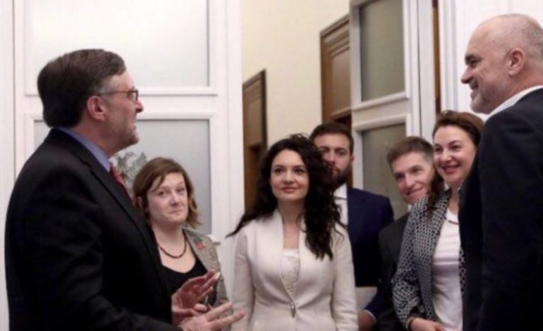 PALMER NË SHQIPËRI/ “Zëri i Amerikës”: Me Bashën dhe Kryemadhin foli në telefon. Vizita s’ka lidhje me situatën