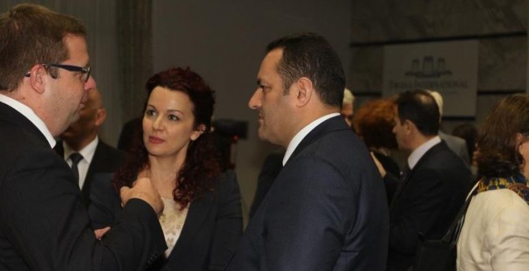 ROVENA GASHI NË “SIKLET”/ Krahu i djathtë i Adriatik Llallës, “luftë” me Komisionin e Vettingut