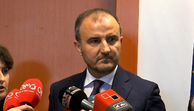 VENDIMI I HOLANDË PËR RIKTHIMIN E VIZAVE/ Reagon ambasadori i BE: Qeveria shqiptare të…