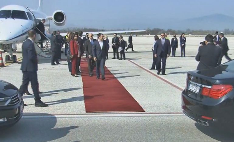 VIZITA HISTORIKE/ Tsipras, kryeministri i parë grek që viziton Maqedoninë e Veriut (VIDEO)
