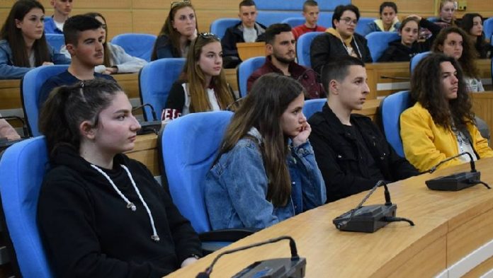 SHKËMBIMI I GJIMNAZISTËVE/ / Shqipëria dhe Kosova kanë nisur një program për njohjen…