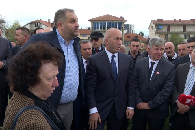 “PREMTIMET JANË NË LETËR”/ Nëna e dëshmorit kritikon Haradinajn