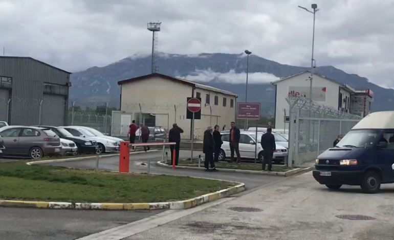 GRABITJA E PËRGJAKSHME NË RINAS/ Lleshaj i përgjigjet PD-së: Edhe në momentin e përplasjes me armë sulmojnë…