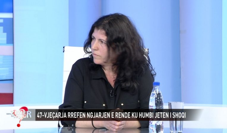 I VDES BURRI DHE DJALI/ Gruaja kërcënohet në mes të emisionit nga kunata: do të vi aty b*shtër e m*tit