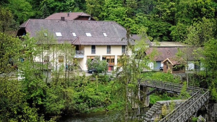 HORROR NË GJERMANI/ Vriten 3 persona me shigjeta harku brenda në hotel