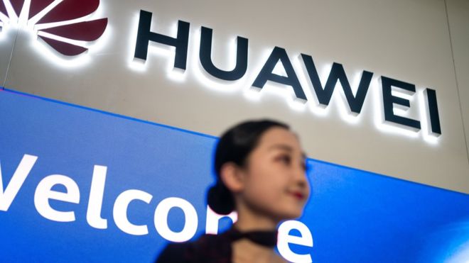 AKUZOHET PËR MUNGESË…/ Huawei: Lista e zezë amerikane do të dëmtojë miliarda konsumatorë