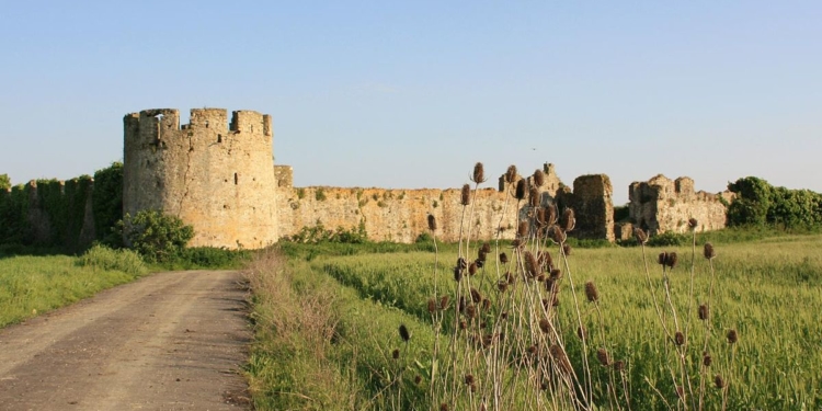UNIKE NË BALLKAN/ “Turismo.al”: Kalaja e Bashtovës,  vetmja e ndërtuar në fushë  (FOTO)