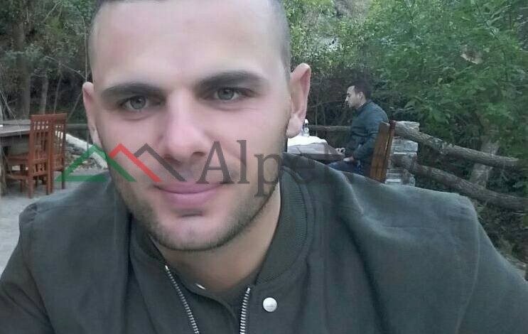 “TENTUAN TA RRËMBENIN”/ Kush është studenti i Akademisë së Sigurisë që i mori armën agresorit dhe e plagosi në bark (FOTO)