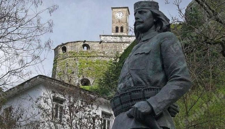 ODHISE PASKALI/ Si u ngrit monumenti i Çerçiz Topullit në vitin 1934 (FOTO)