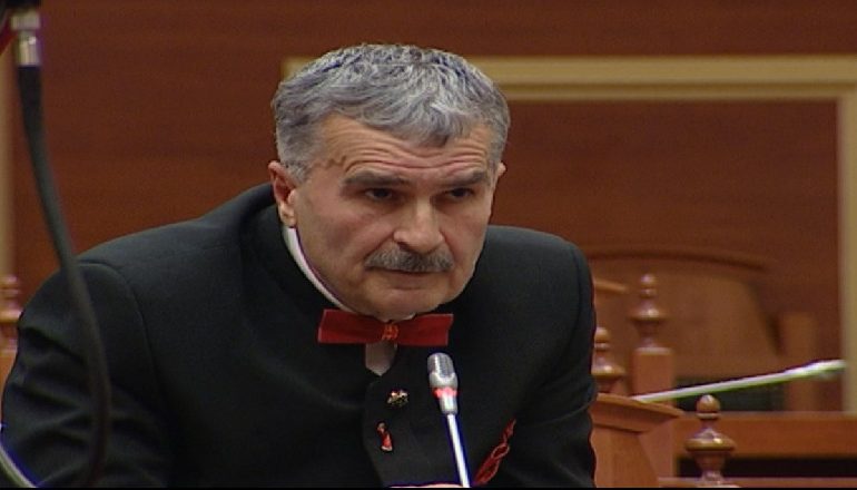 KUVENDI/ Betohen Gjuzi i Konservatorëve dhe dy “dezertorë” të tjerë! 115 deputetë në Kuvend