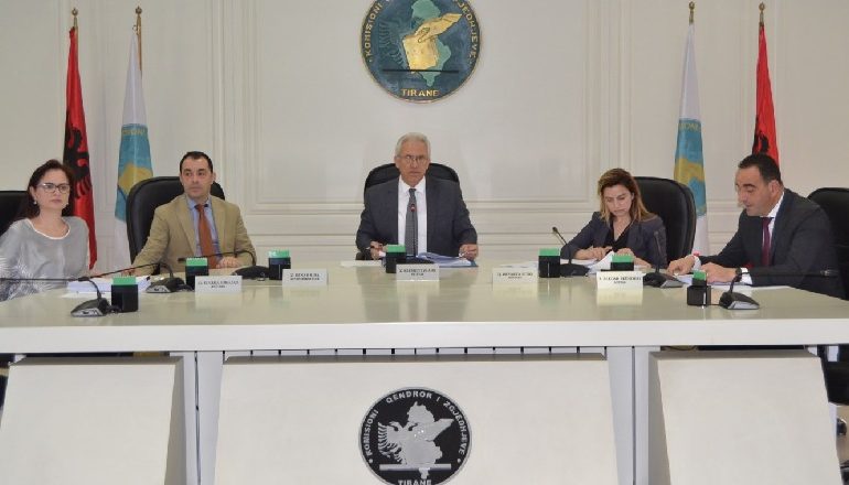 DEPUTETËT E RINJ/ Rritet numri në Kuvend, KQZ u jep mandatin tre kandidatëve të rinj (EMRAT)