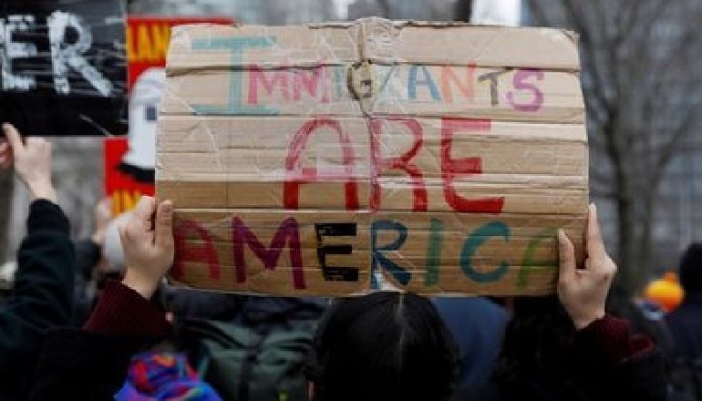 GJYKATA RRËZON TRUMPIN/ Kërkoi dëbimin e imigrantëve të rinj të braktisur nga familja