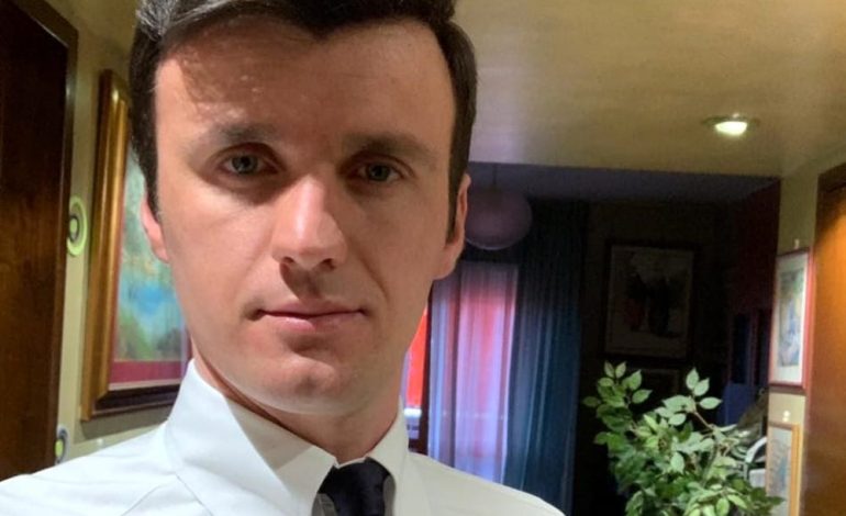 ME MAKINË LUKSOZE/ Çfarë deklaroi “DOKTORI”-hajdut shqiptar. Si i rrëmbente zemrat e… (EMRI)