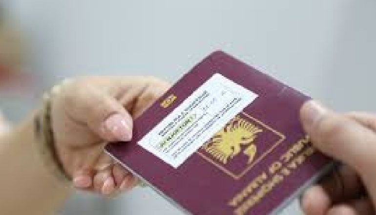 BLLOKOHET PREJ DY ORËSH SISTEMI I PASAPORTAVE/ Kompania: Po punojmë për ta zgjidhur