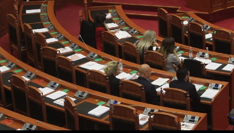 LSI-ja ZËVENDËSOHET 100%/ Shteron lista e kandidatëve të PD-së, ngelin 18 karrige bosh në Kuvend