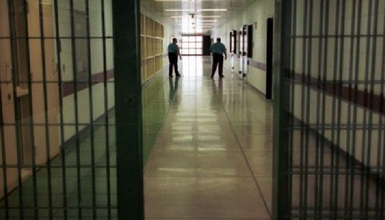 DOLËN NGA KUZHINA/ Alarmi në GREQI. Arratisen nga burgu dy shqiptarë