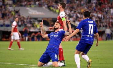 EUROPA LEAGUE/ Chelsea bën stërvitje ndaj "Topçinjve" dhe ngren trofeun e madh