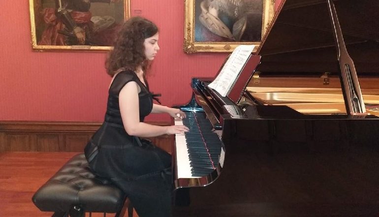 FITUESJA E BIENALES NMK 2017/ Laura Sulaj, dy koncerte pianistike në Spanjë